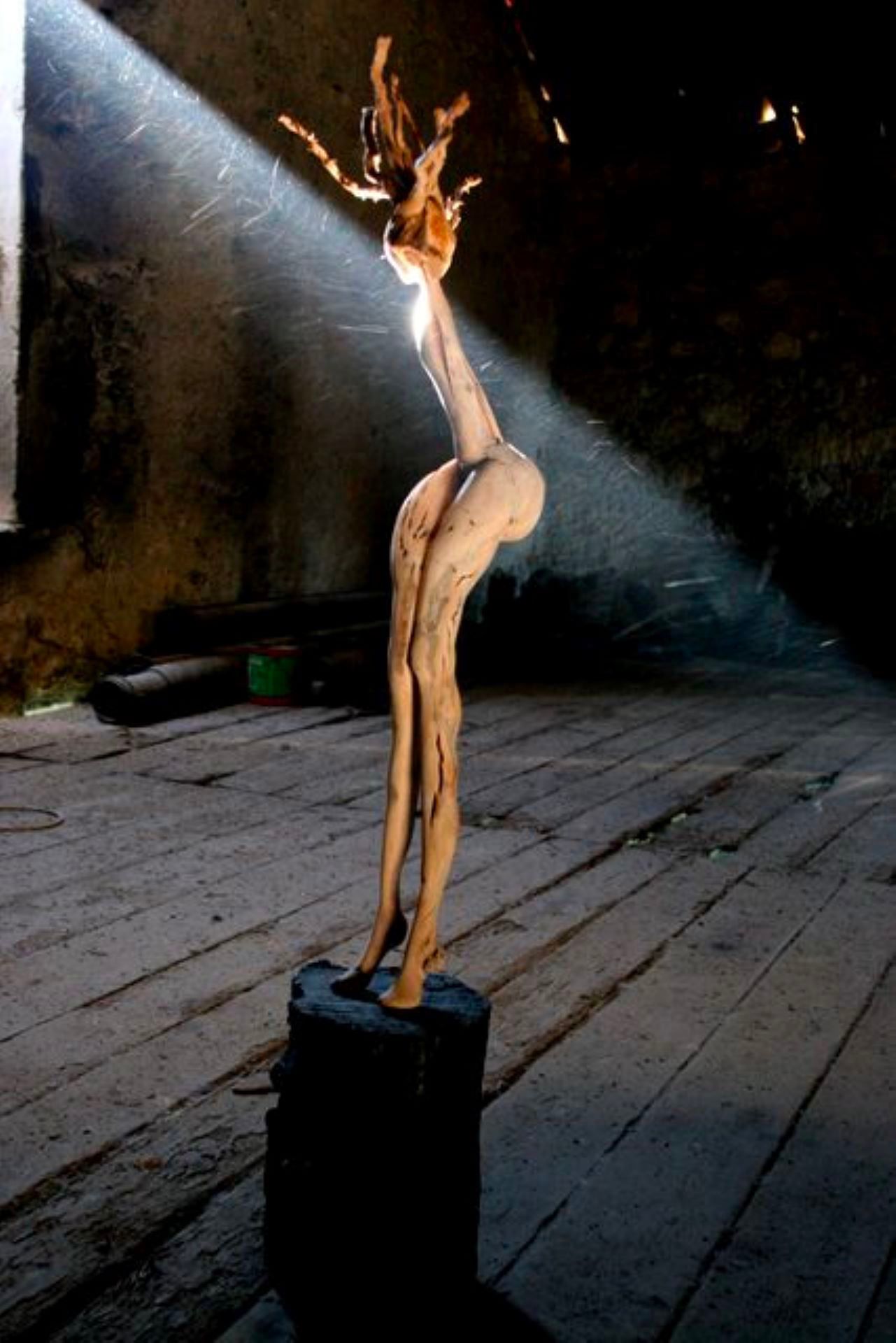 sculpture dans un rayon de soleil