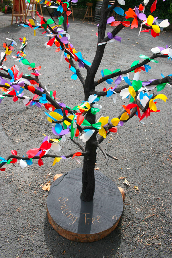 L'arbre de sourire multicolor